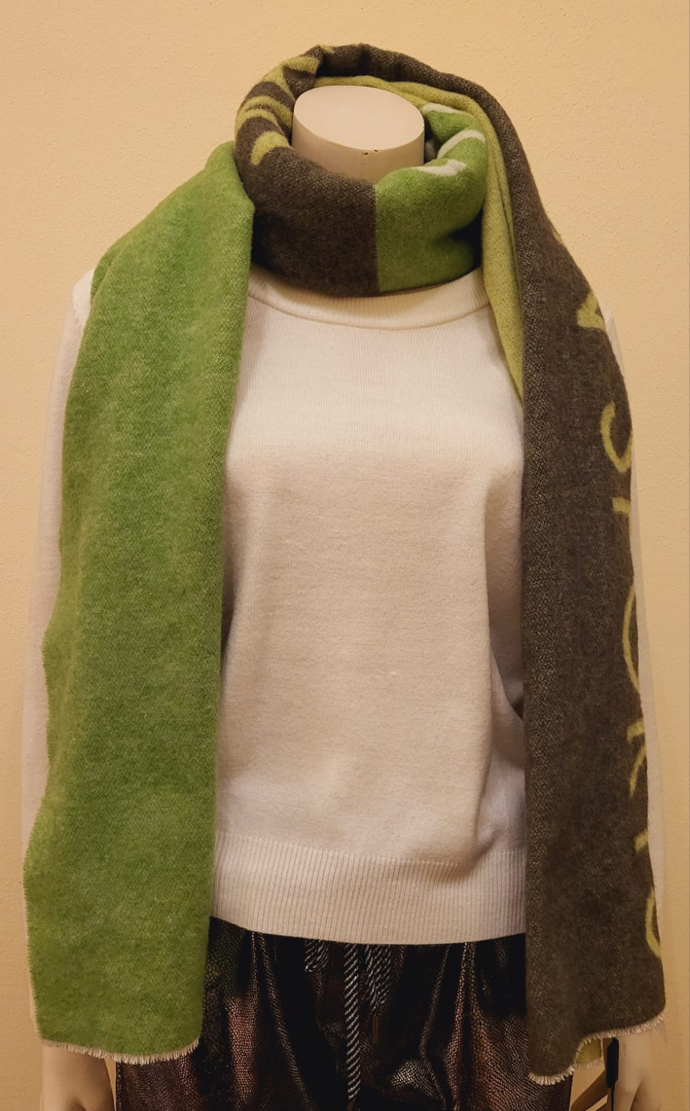 NEU - Marc Cain Schal