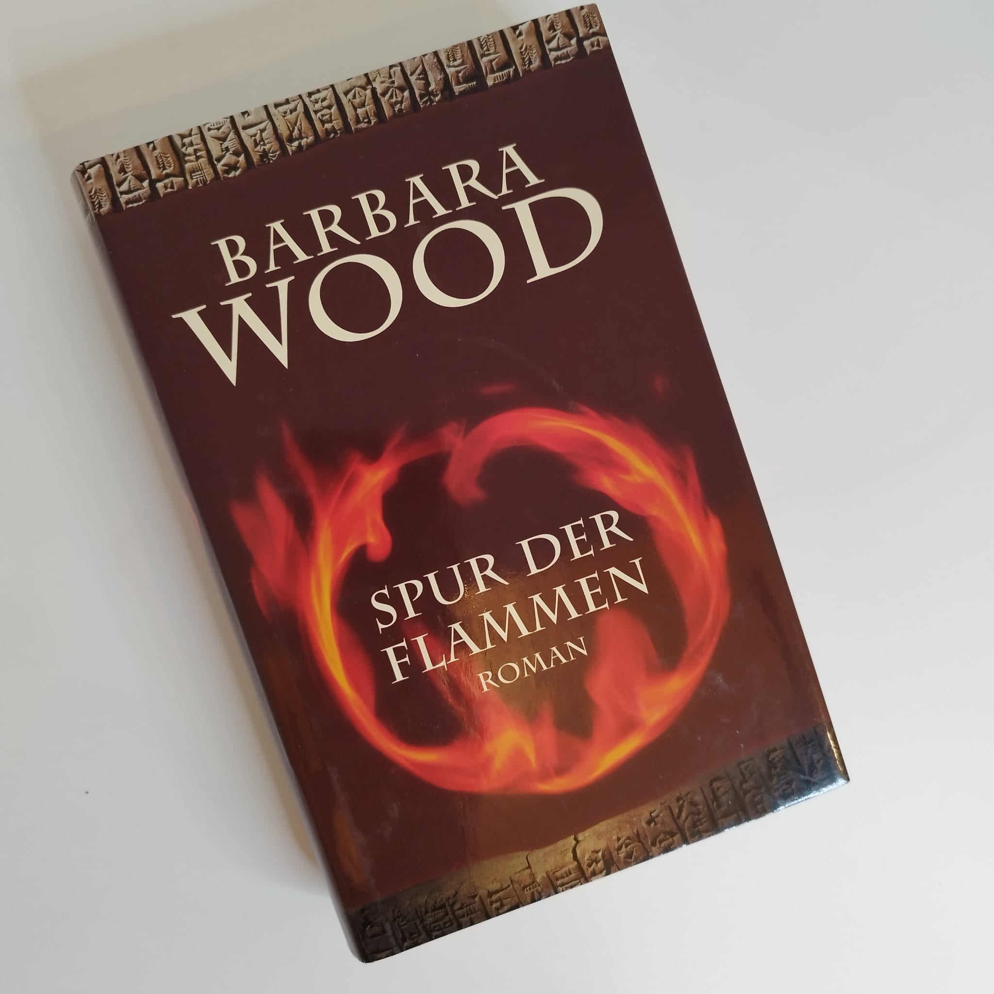 SPUR DER FLAMMEN - Barbara Wood