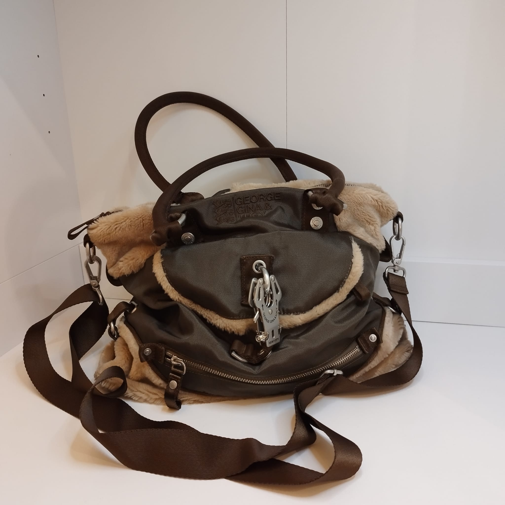 George Gina & Lucy Handtasche