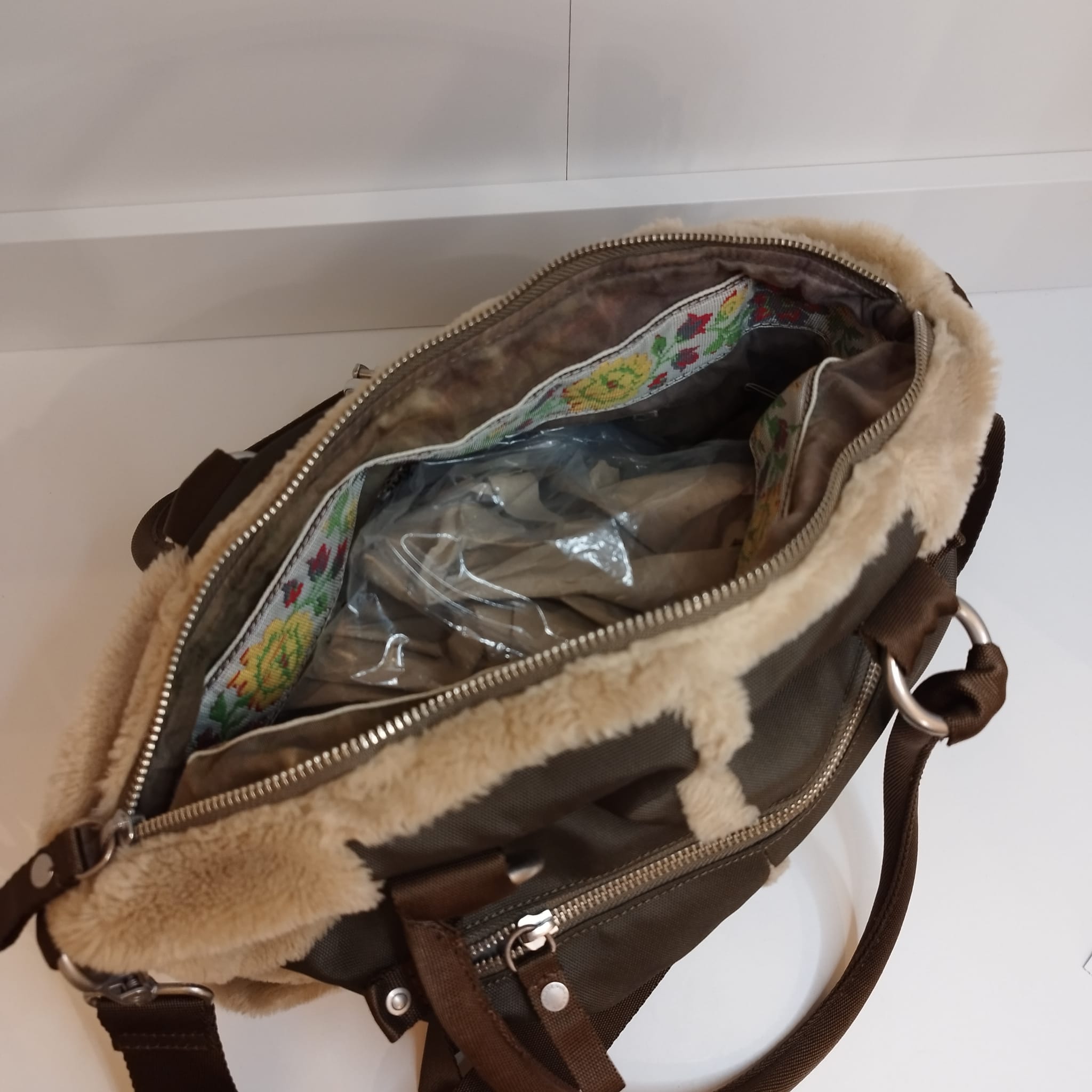 George Gina & Lucy Handtasche