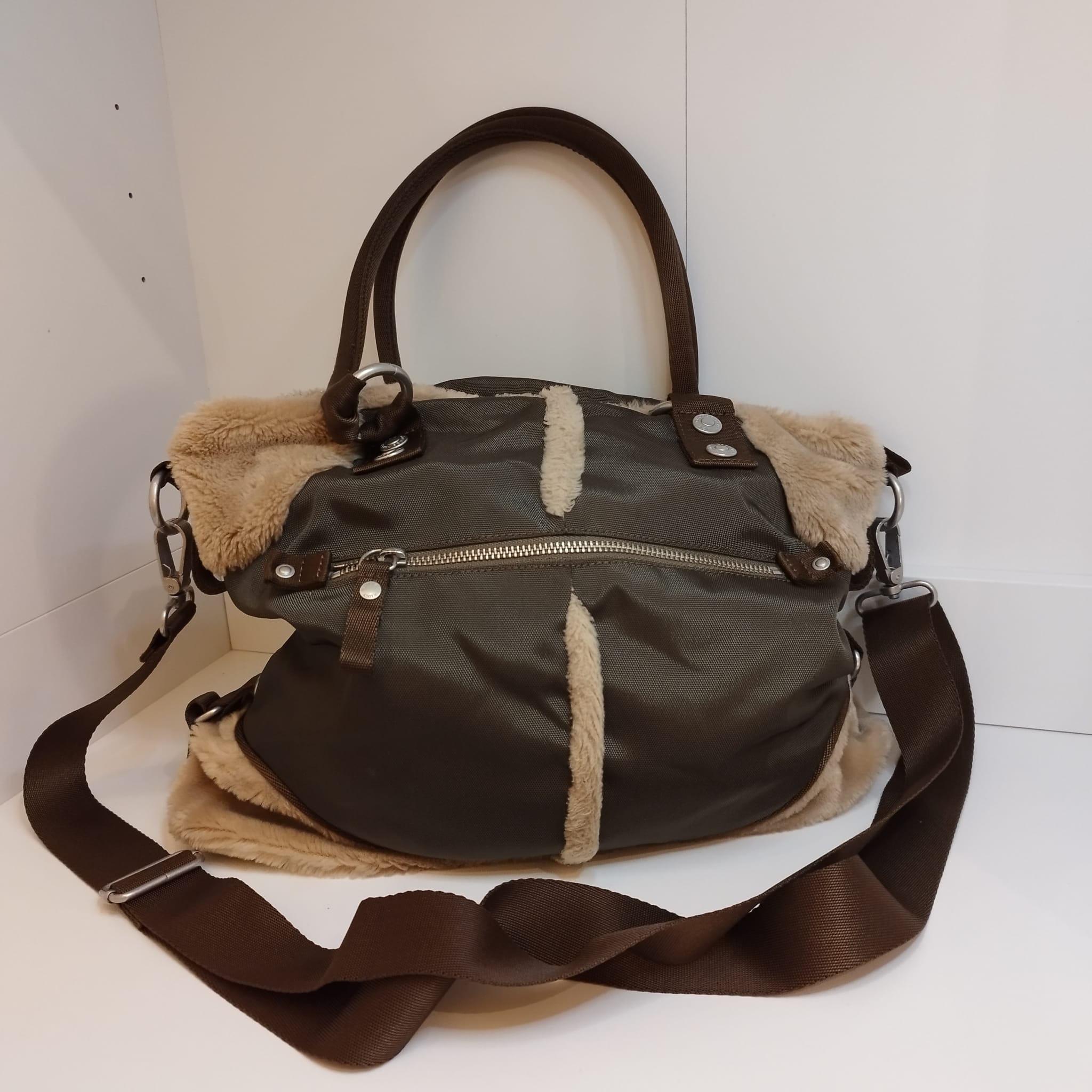 George Gina & Lucy Handtasche