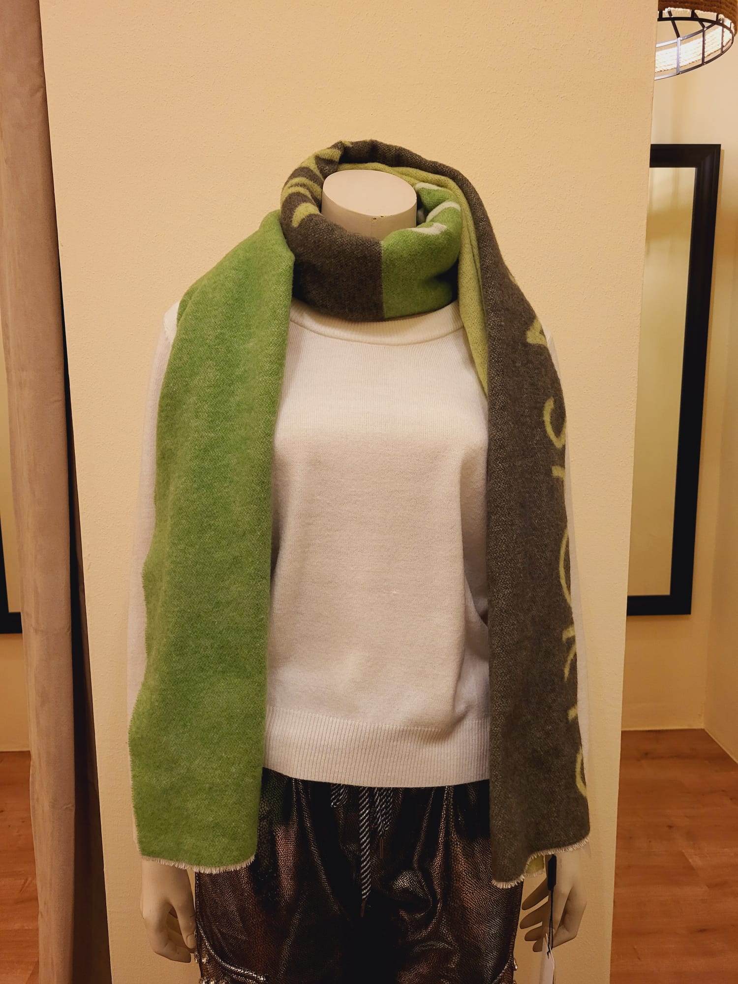 NEU - Marc Cain Schal