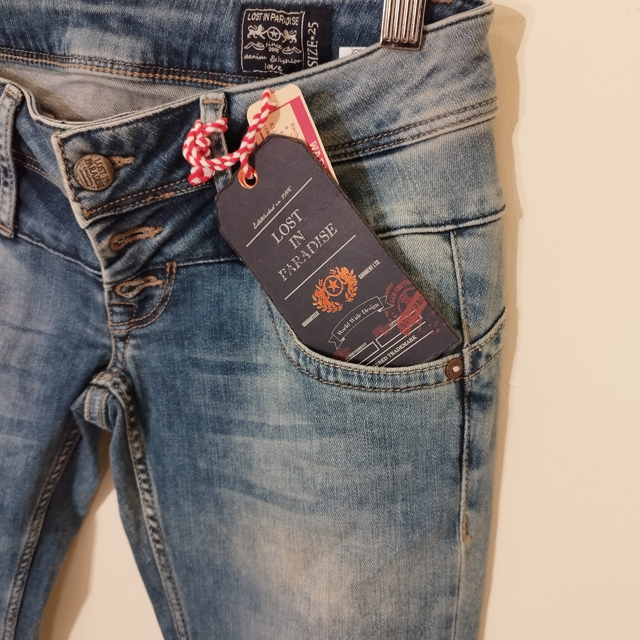 NEU - Jeans Lost in Paradise