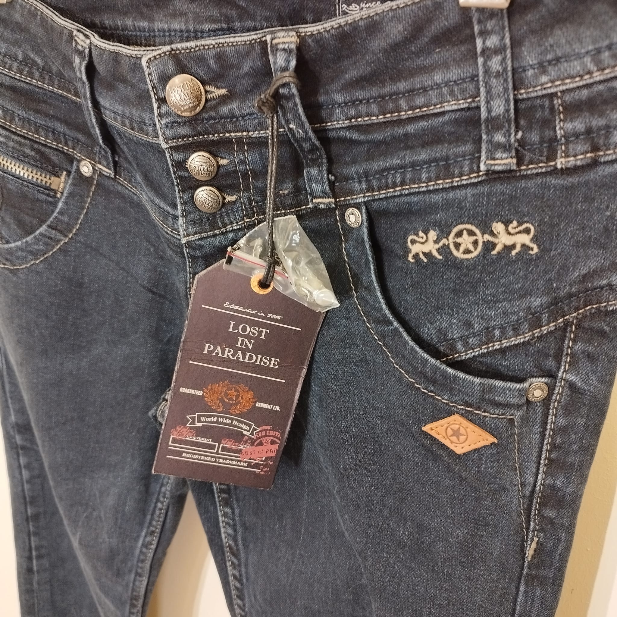 NEU - Jeans Lost in Paradise