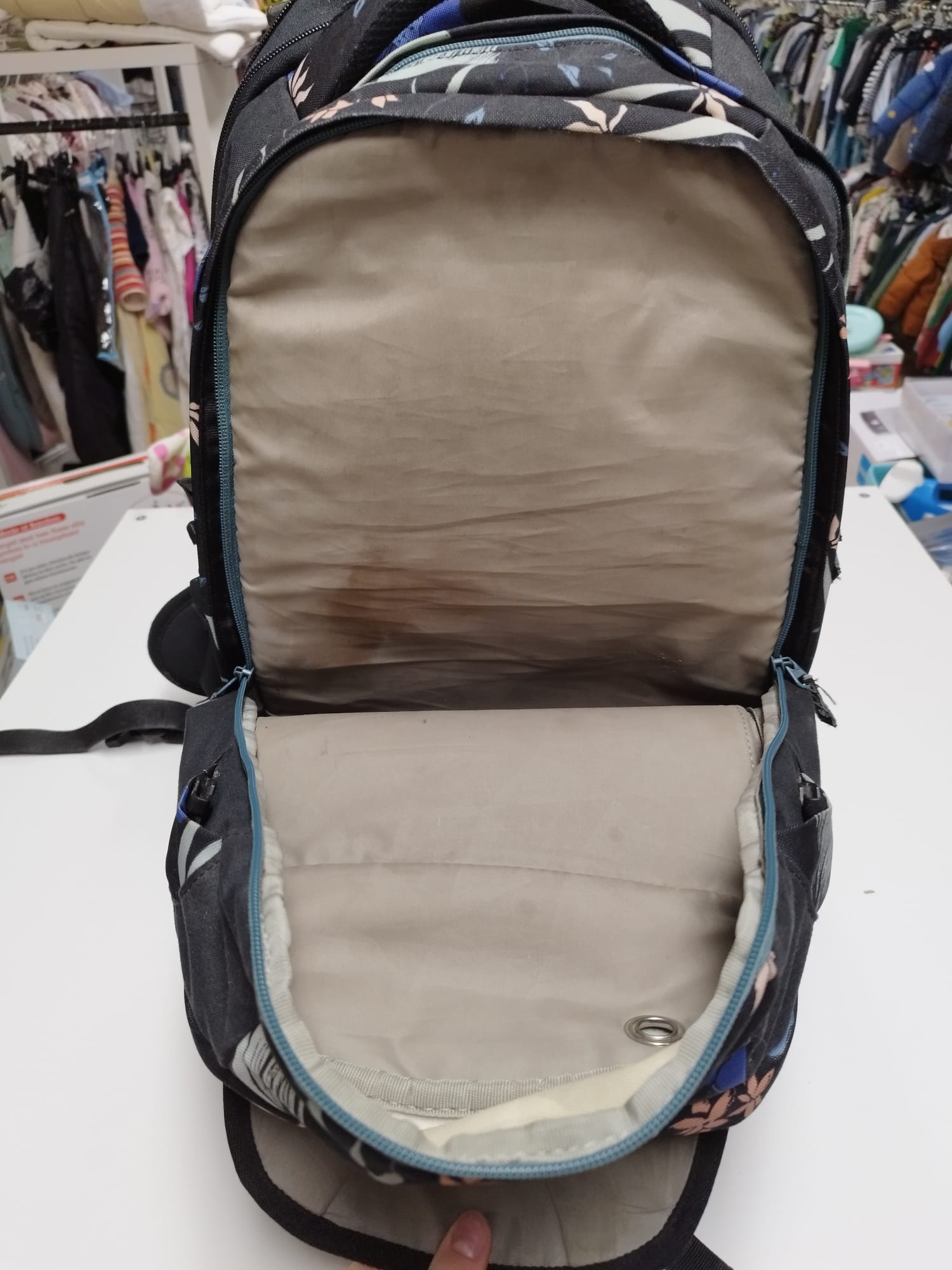 SATCH Rucksack schwarz mit Blumen