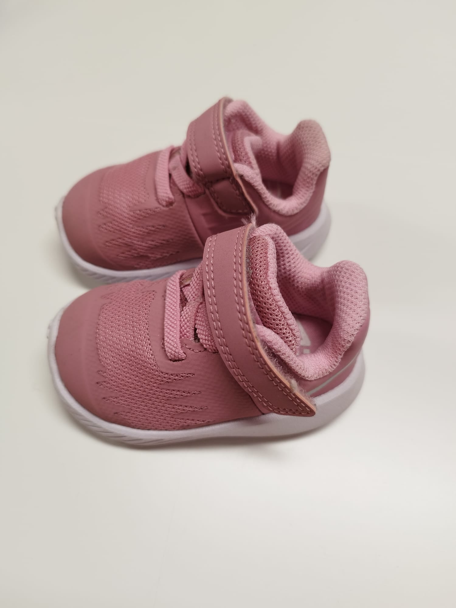 NEU - NIKE STAR RUNNER Mädchenschuhe