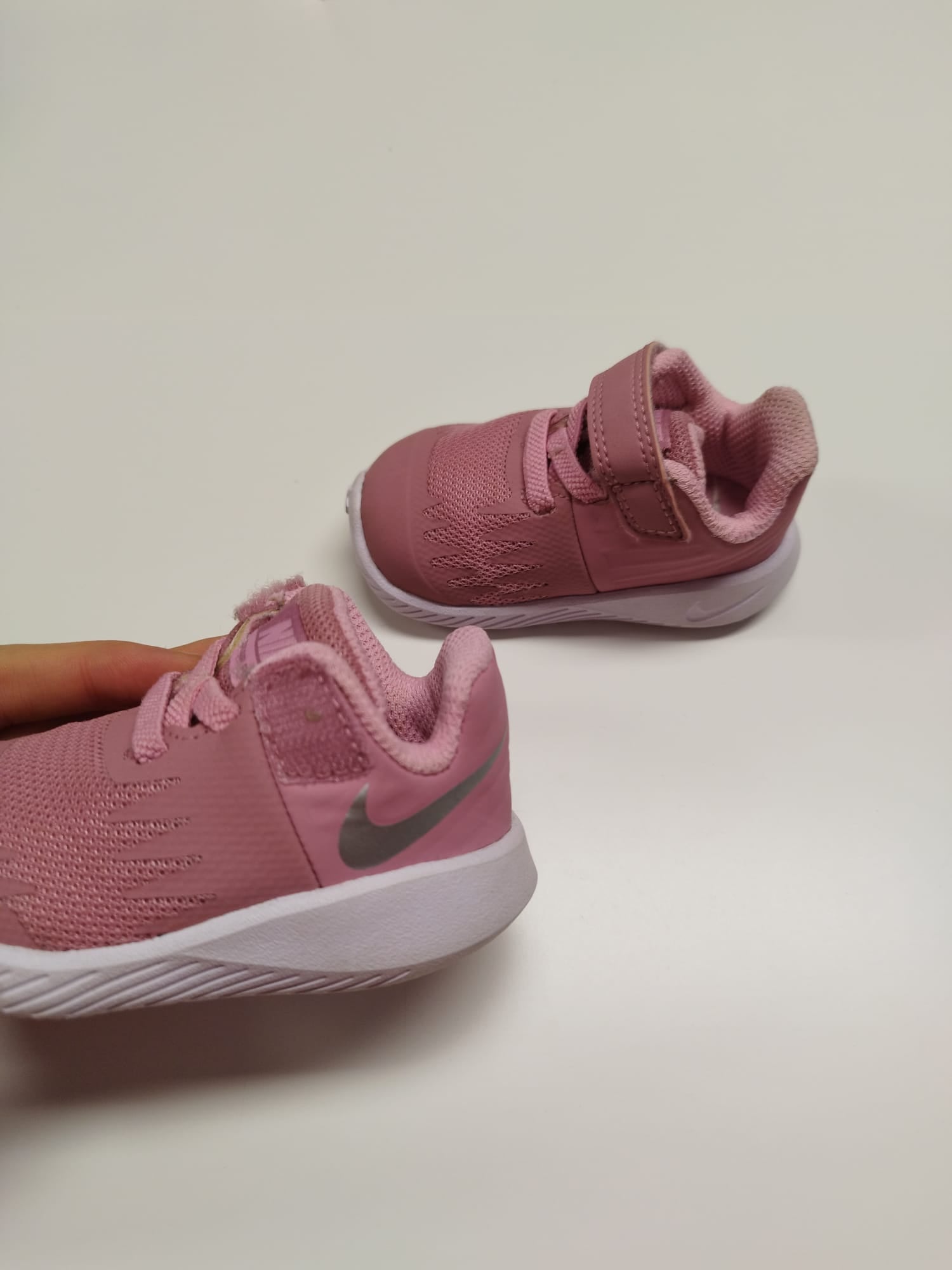 NEU - NIKE STAR RUNNER Mädchenschuhe