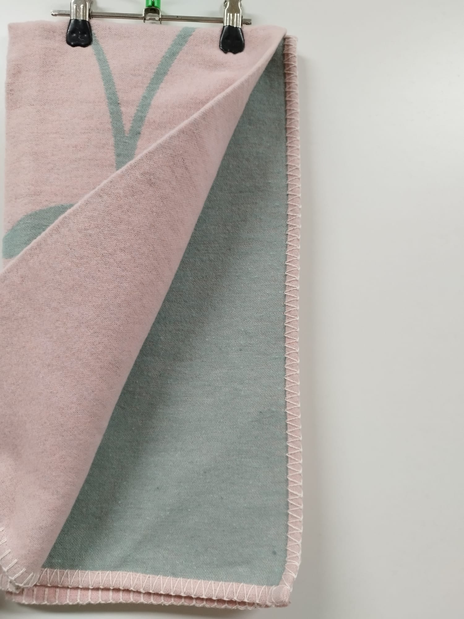 NEU - David Fussenegger - LILI Kinderdecke "Wurm" in altrosa