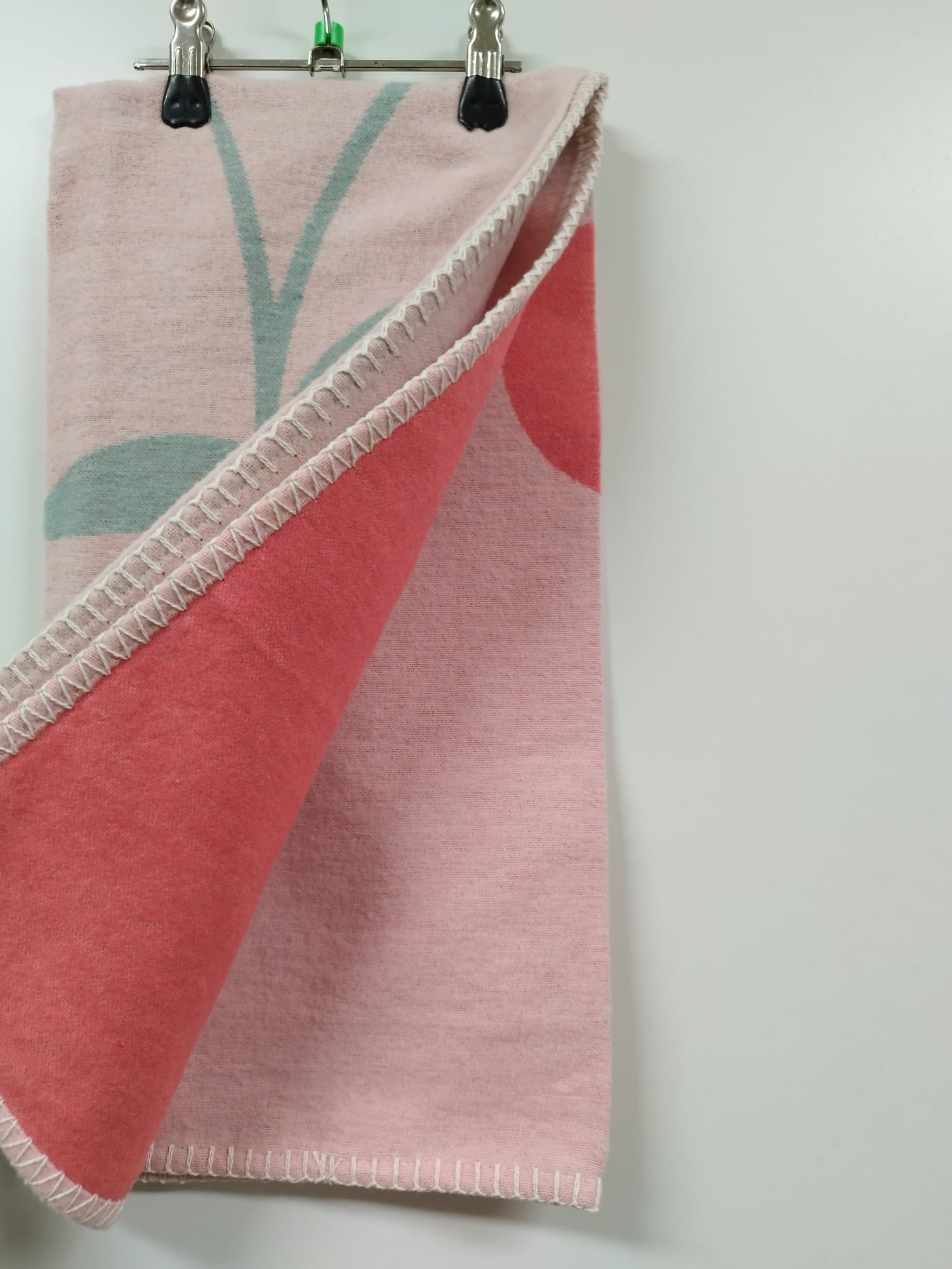 NEU - David Fussenegger - LILI Kinderdecke "Wurm" in altrosa