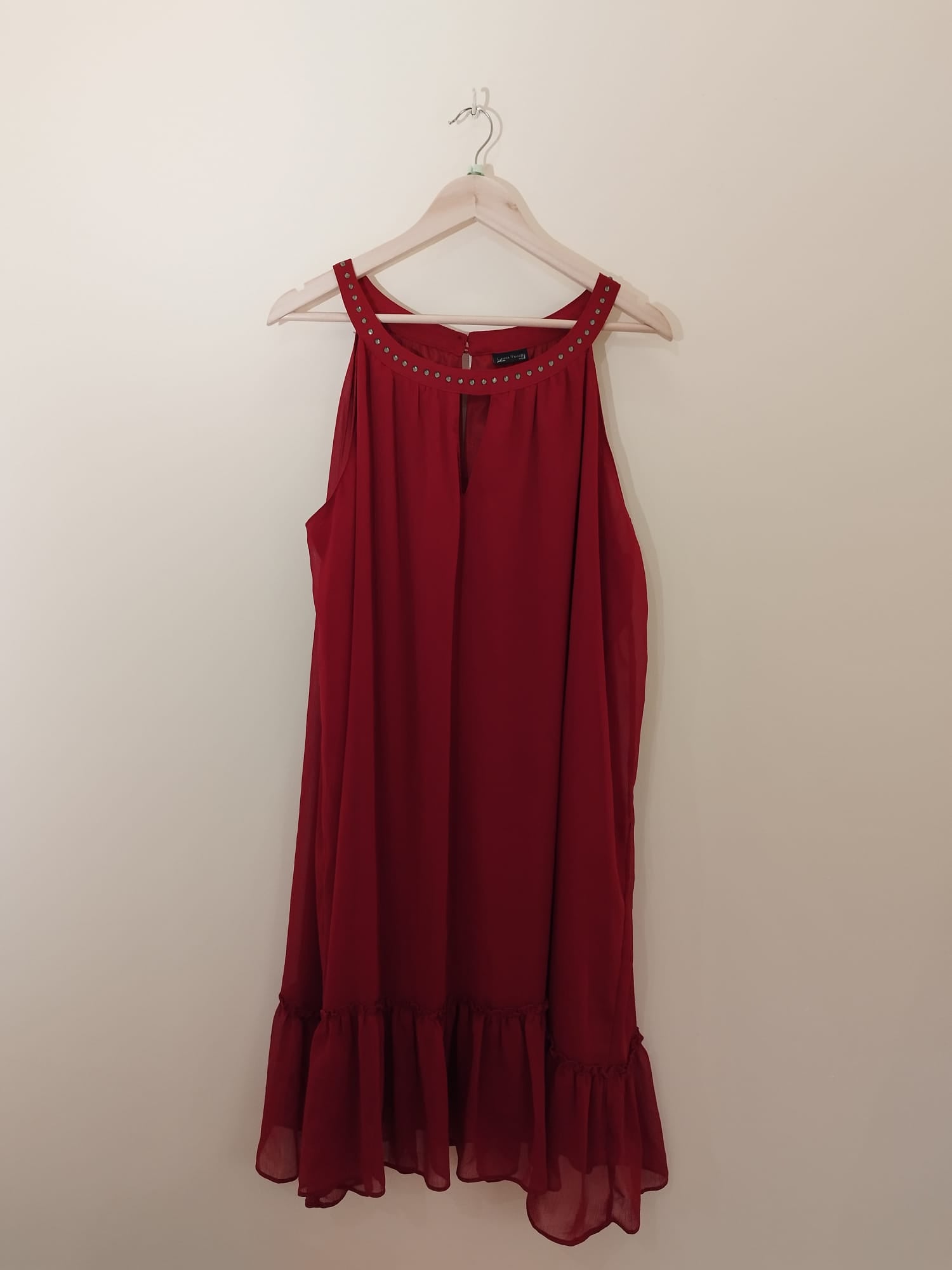 LAURA TORELLI langes, ärmelloses Kleid mit Glitzersteinen