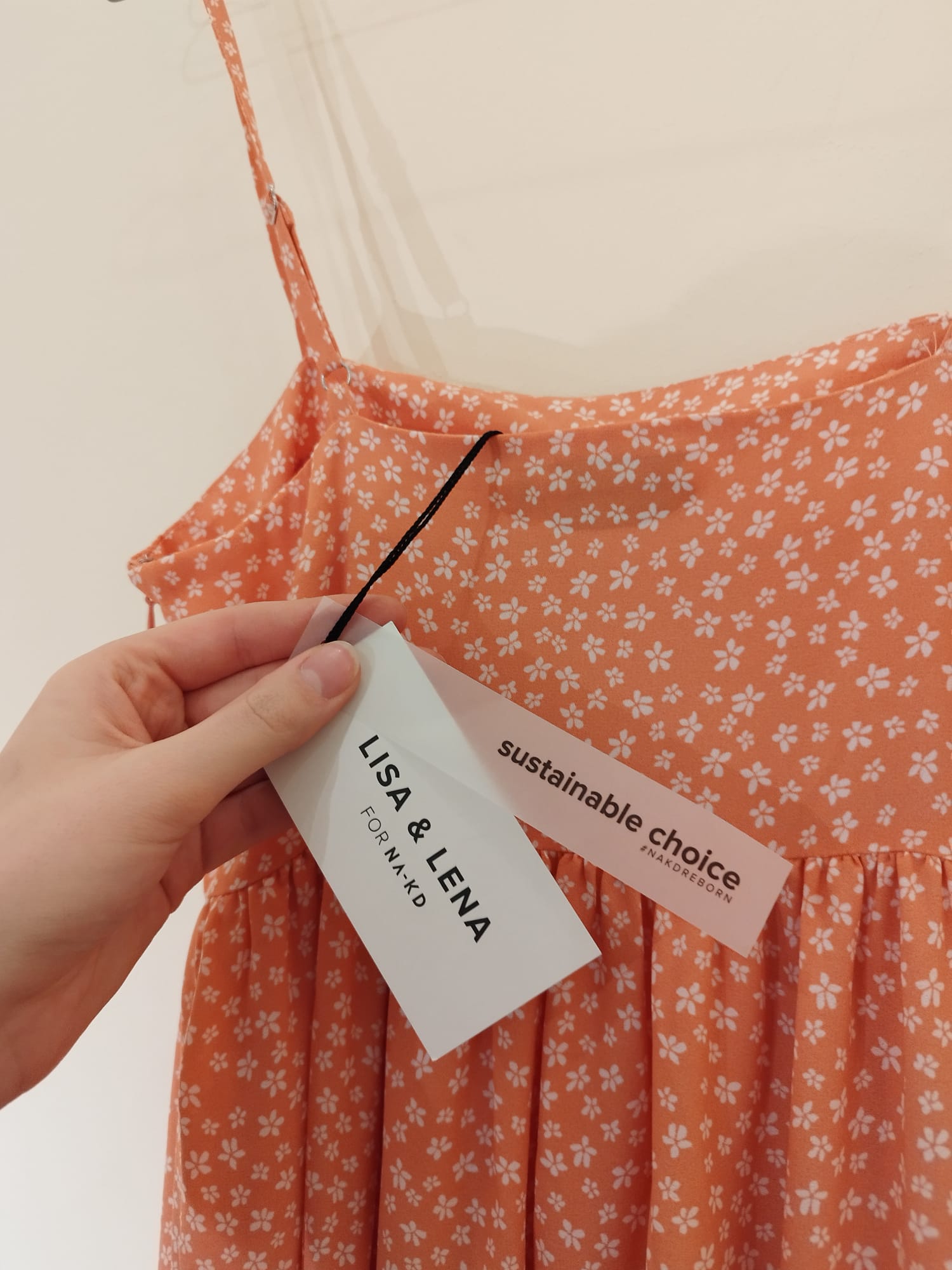 NEU - Lisa und Lena for NA-KD, langes Trägersommerkleid