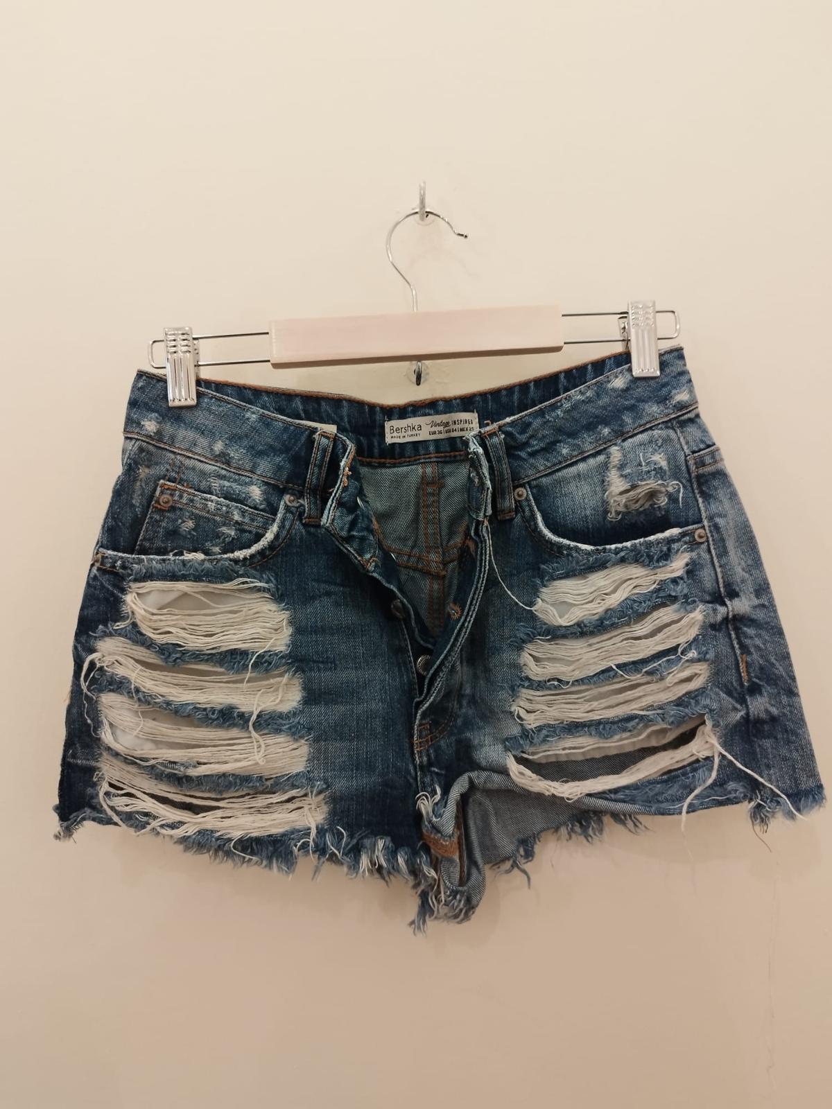 BERSHKA kurze Jeans