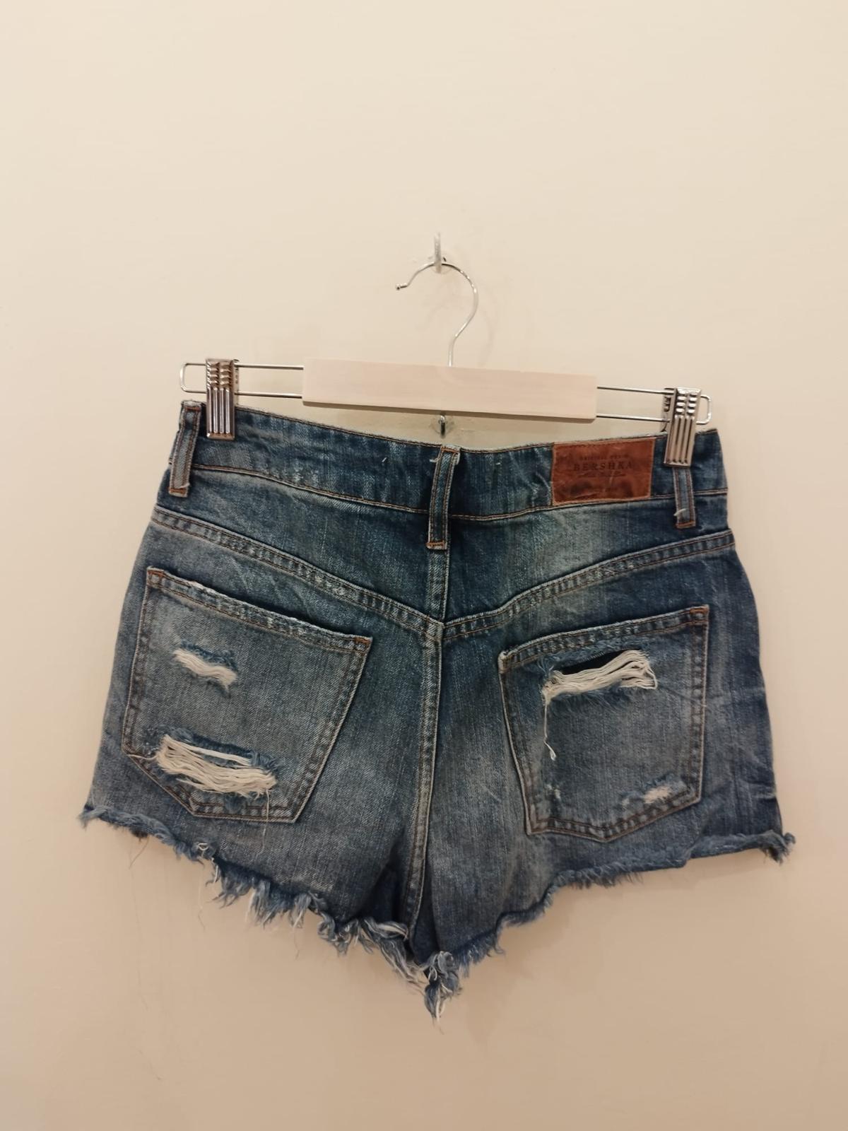 BERSHKA kurze Jeans