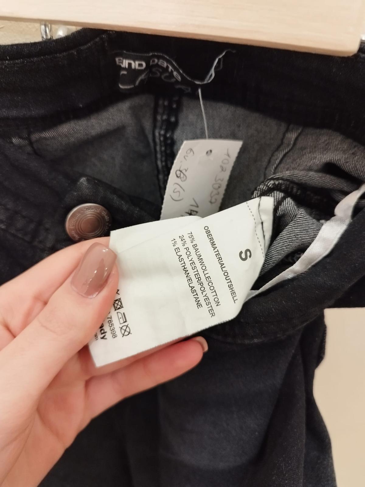 BLIND DATE CASUAL kurze Jeans